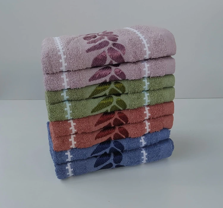 Ręcznik bawełniany 50x100 – delikatny wzór liści  lantaro